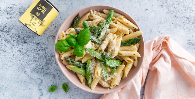 Pasta mit grünen Spargel garniert mit Basilikum und Parmesan gewürzt mit dem Just Spices Gewürz für Spargel 