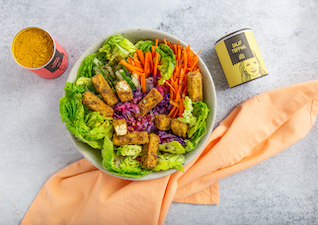 Bunte Salatbowls mit Tofu Sticks 