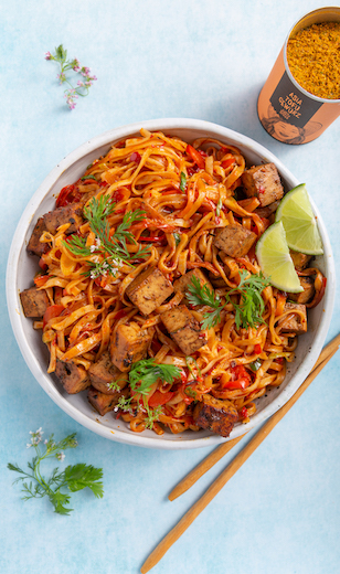Gebratene Nudeln mit Tofu, Paprika 