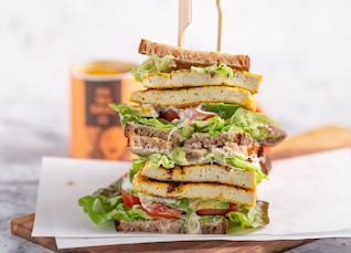 Tofu Sandwich mit Salat gewürzt mit dem Asia Tofu Gewürz 