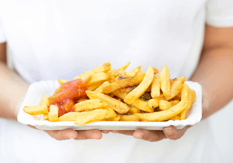 Pommes im heißen Wasserbad