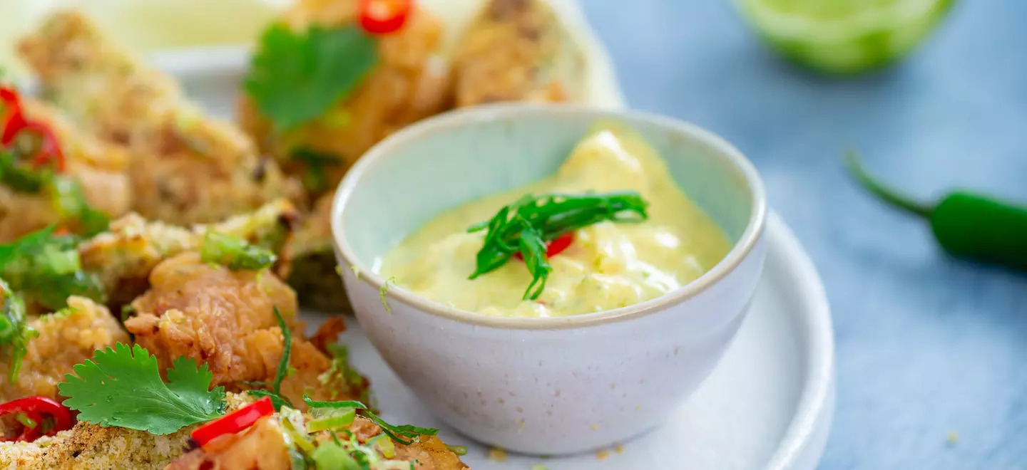 bowl-mit-quinoa-spinat-rosenkohl-und-einem-gekochten-ei