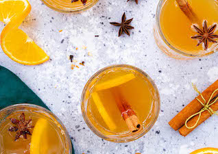 Weißer Glühwein mit Orange, Zimt & Nelke 