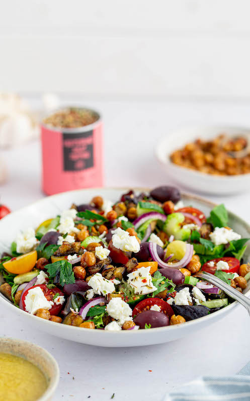 Mediterraner Kichererbsen Salat mit Feta 