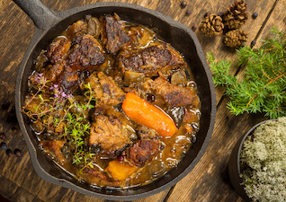Fleisch Gericht mit Wacholder 